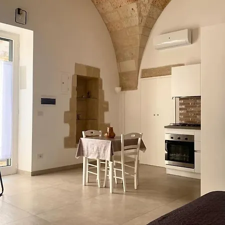 Small House Roma Street * Maglie